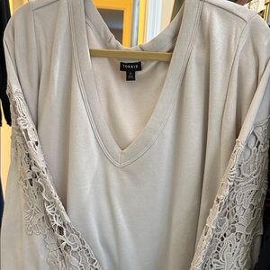 Torrid color oatmeal crème 6 X crochet sleeve sweatshirt NWOT super soft